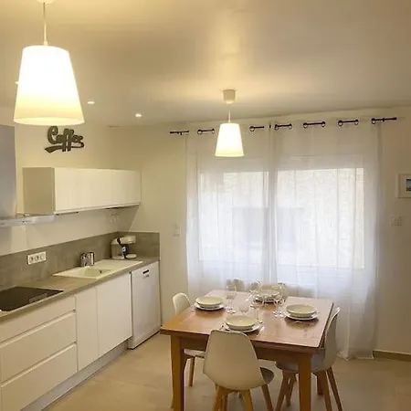 Au Coeur Du Grau Apartment